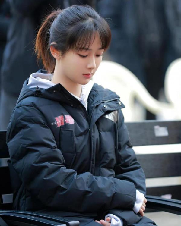 短髮的楊紫（高畫質美圖）