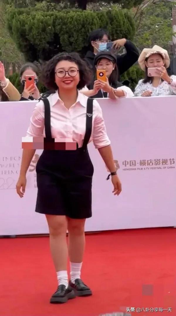 紅毯生圖：克拉拉滿臉油光，劉浩存成單眼皮，52歲許晴彷彿18歲