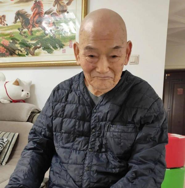 安徽老農家中發現獎狀,子女拿它找政府確認,領導:你父親是英雄 安徽老農家中發現獎狀,子女拿它找政府確認,領導:你父親是英雄