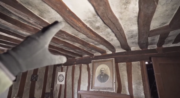 愛狗夫人留下的豪宅，廢棄了20多年，屋內留著狗標本