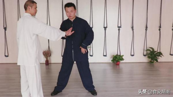 太極拳中的防守反攻——太極雲手，貼近實戰中是怎樣施展的？