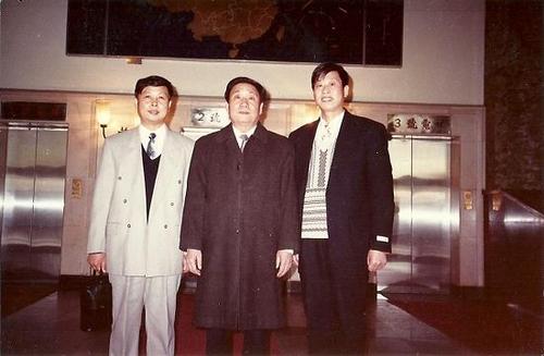 他辭掉教師工作去當工人，後來成為河南省省長，河南人民至今沒忘