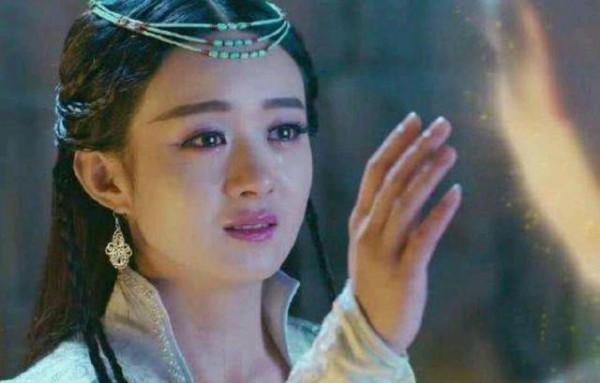 民間故事：富商探望寡嫂，發現她深夜挖坑，破產才知寡嫂良苦用心