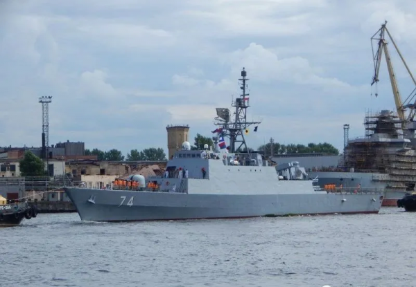 英雄編隊回國!伊朗舉行儀式歡迎完成4.5萬公里航程的75號編隊 英雄編隊回國!伊朗舉行儀式歡迎完成4.5萬公里航程的75號編隊