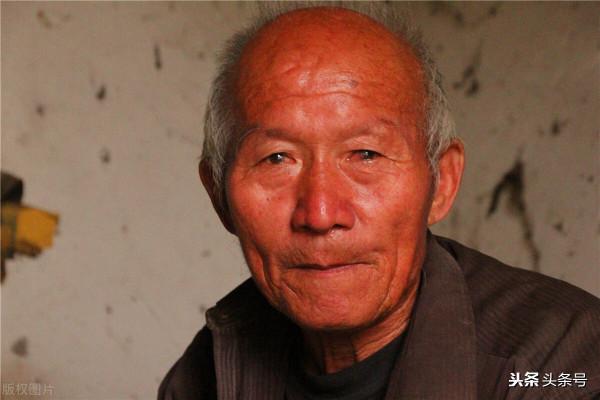 多深的痛恨？會讓農村剩男說出：“房地產不崩盤，天理難容”