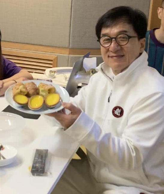 成龍新戲剛開機罵聲不斷,疑被兩角色拖後腿,網友指演員帶資進組 成龍新戲剛開機罵聲不斷,疑被兩角色拖後腿,網友指演員帶資進組