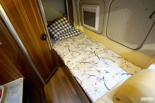 48V電路+實木傢俱板材，車裡還自帶茶具，魯道爾兩款車型可以選擇