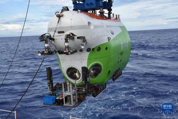 挺進萬米深藍，拓展深海科考——“奮鬥者”號“十四五”開局首潛航次取得新突破
