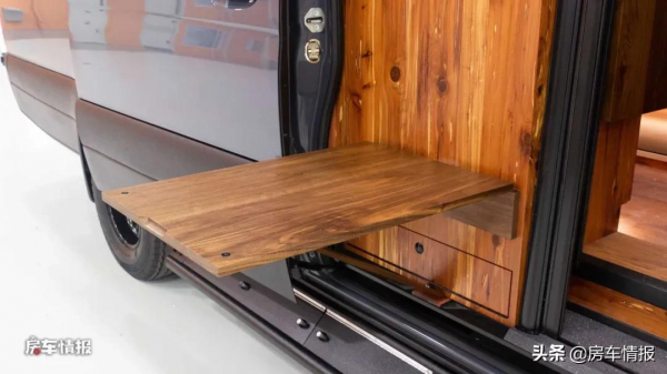 賓士四驅越野房車，3.0T柴油配7AT動力猛，主臥像青年旅館有創意