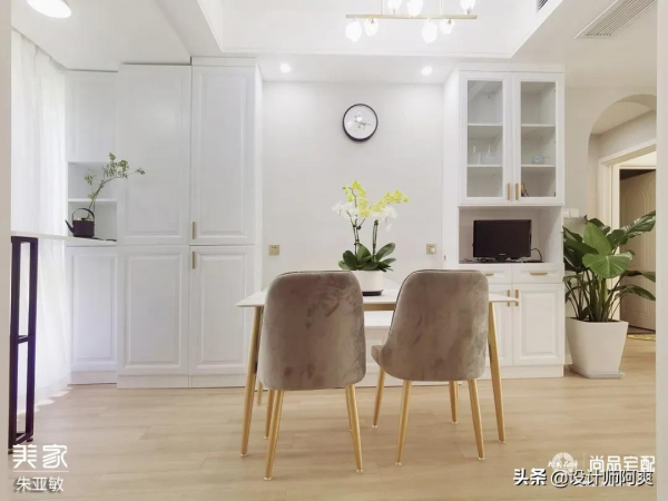 玄關打了4個櫃子,全屋還有10個,這位姐姐是狠人實錘了 玄關打了4個櫃子,全屋還有10個,這位姐姐是狠人實錘了