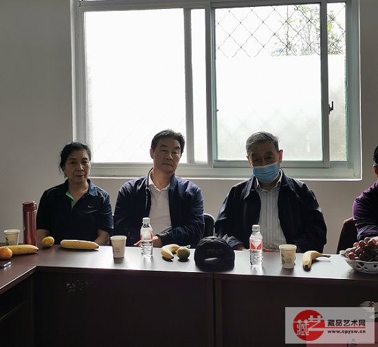 心繫革命老區 助力鄉村振興——劉鳳岐攜夫人蒞臨洪陳府村側記 心繫革命老區 助力鄉村振興——劉鳳岐攜夫人蒞臨洪陳府村側記