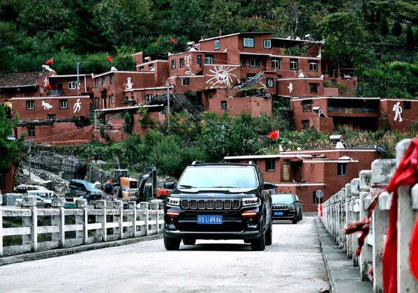 Jeep新大指揮官川西賞紅葉,船上吃燒烤,松坪溝不輸“小九寨” Jeep新大指揮官川西賞紅葉,船上吃燒烤,松坪溝不輸“小九寨”