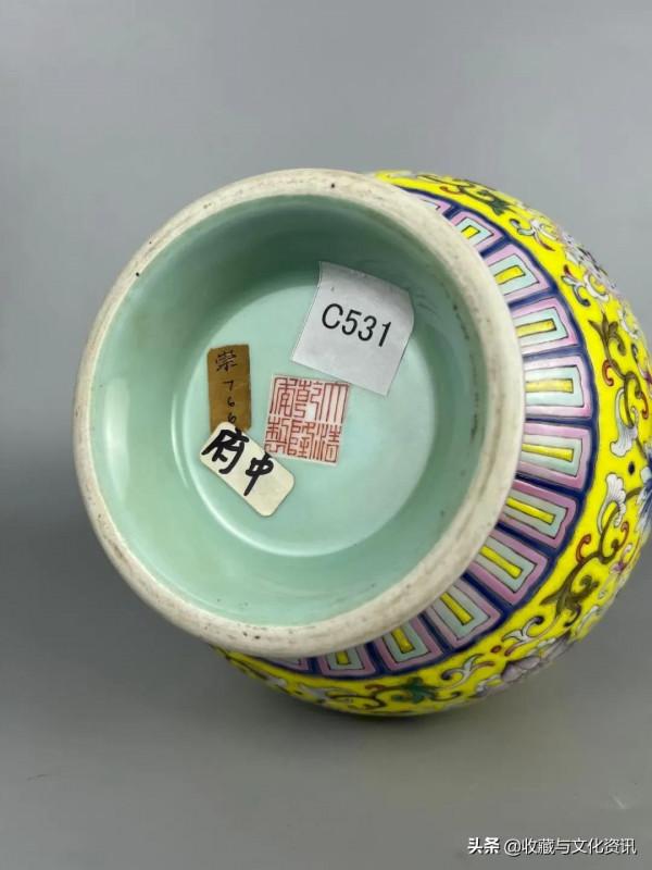 清黃地粉彩八寶紋賁巴瓶鑑賞