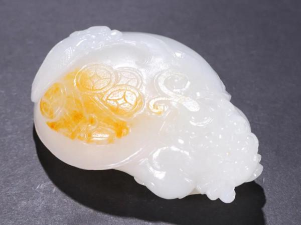 舊藏「和田玉籽料 祥龍 原石雕」 舊藏「和田玉籽料 祥龍 原石雕」