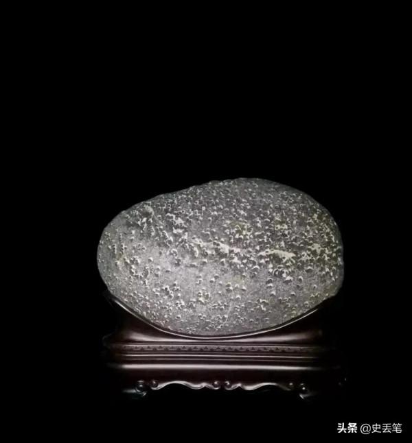 2013年他在四川撿到一塊石頭，1年後價格漲到35萬元