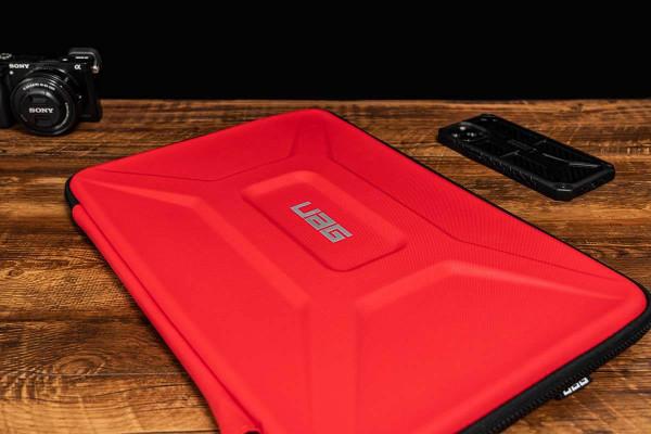 這個內膽包符合MacBook Pro的氣質，保護效果全面，功能設計貼心