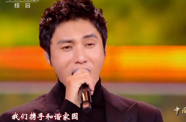 國慶晚會明星造型：劉嘉玲美豔開場，朱一龍寸頭獻唱，劉濤甜美