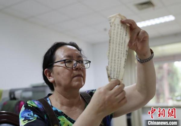 傳承!寧夏女“郎中”堅持40年為古籍“續命” 傳承!寧夏女“郎中”堅持40年為古籍“續命”