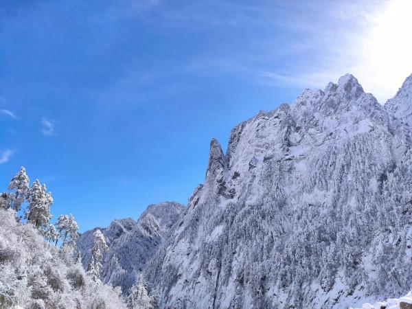 川西秘境，冬季玩雪聖地，銀裝素裹的燕子溝，美不勝收