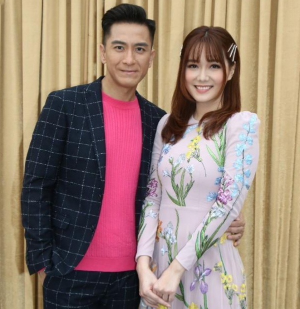 馬國明出席活動大秀恩愛，貼心攙扶受傷的女友，笑言：像懷孕一樣