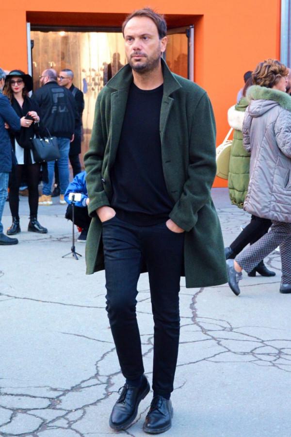 用光滑的素色腳趾升級你的西裝風格