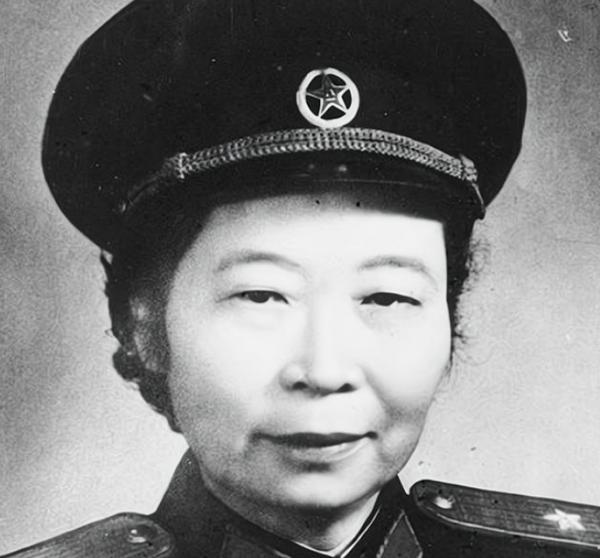 新中國女少將李貞，回鄉探親遇曾毒打自己的前夫，她是如何做的？