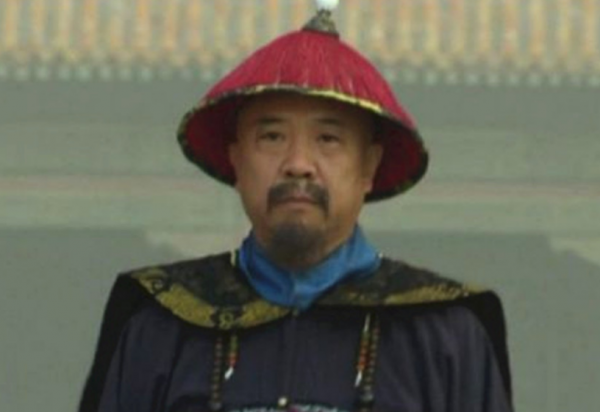 大臣告老還鄉，因太窮裝十幾箱磚頭充臉面，皇帝：全換成真金白銀