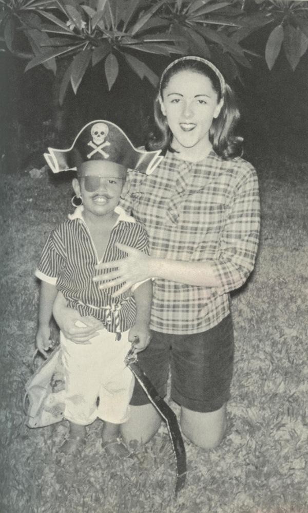 奧巴馬的白人母親：18歲未婚先孕被騙，30歲讀博，培養出傳奇總統