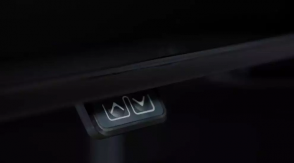 這才叫辦公桌，自帶三屏電腦