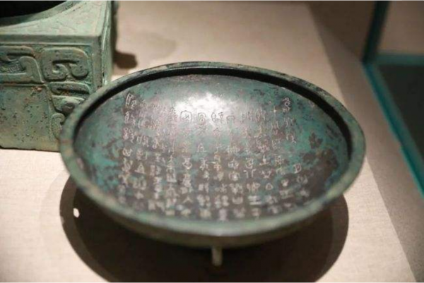 陝西老漢挖出4個銅罐,當夜壺用26年,經專家鑑定為國寶級文物 陝西老漢挖出4個銅罐,當夜壺用26年,經專家鑑定為國寶級文物