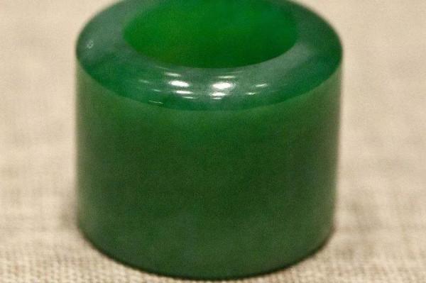 淺談扳指的演變和乾隆皇帝為什麼酷愛扳指? 淺談扳指的演變和乾隆皇帝為什麼酷愛扳指?