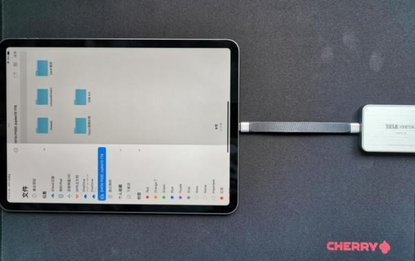 iPhone 13香，搭配USB4更香，40G+100W的AENZR資料線多場景測試