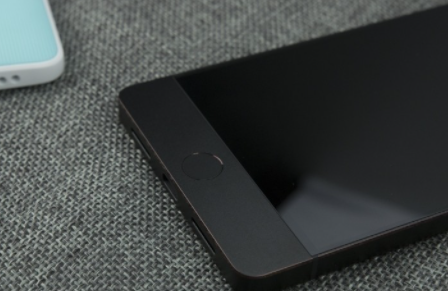 圓滑當道的銳利異類，堅果Pro上手體驗——不錯的備用機