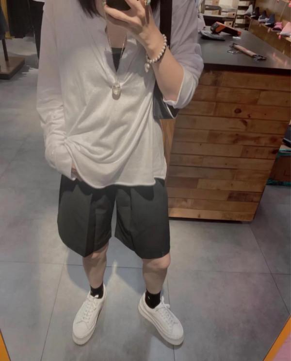 一款極簡的厚底小白鞋 一款極簡的厚底小白鞋