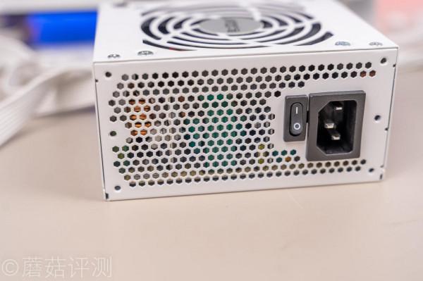 散熱十分優秀，佔地面積超小、銀欣ALTA G1M白色MATX機箱 評測