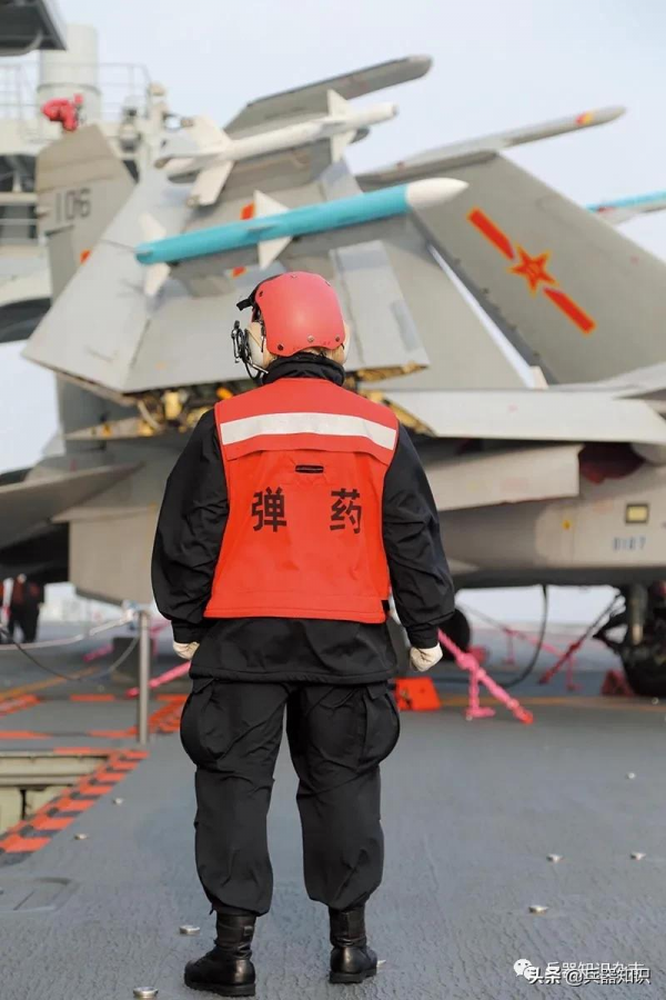 七彩航母 圖說“遼寧”艦