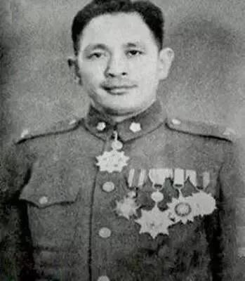 餘則成的“三等雲麾勳章”是什麼級別?可算是黨國“殊遇”了 餘則成的“三等雲麾勳章”是什麼級別?可算是黨國“殊遇”了