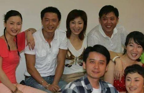 演員陶虹：眼看著老公跟人傳緋聞，她的抉擇讓人又氣又不解