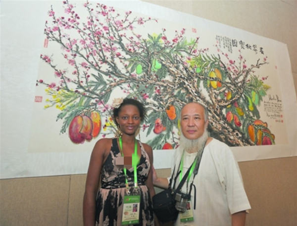 53歲畫家楊彥花費4千萬，迎娶21歲非洲大學生，生子後卻出家為僧