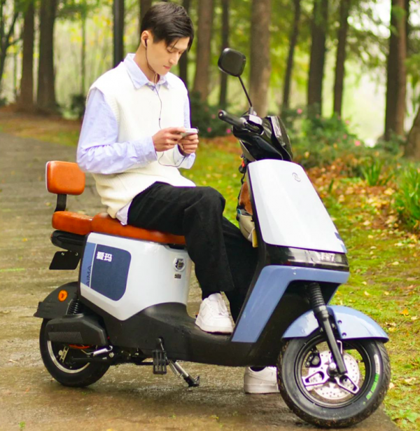 這2款電動車款式好看,續航在100公里以上,騎行舒適能上牌 這2款電動車款式好看,續航在100公里以上,騎行舒適能上牌