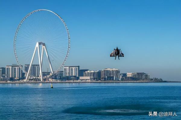 超炫酷!迪拜王儲分享了“Jetman”在迪拜上空的飛行表演 超炫酷!迪拜王儲分享了“Jetman”在迪拜上空的飛行表演