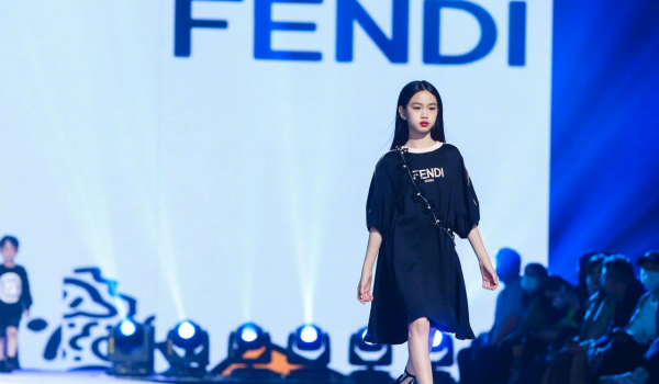 長相浪費基因？這些星二代，明明跟父母共用一張臉