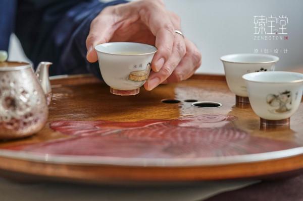 用一件精雕細刻的茶臺，來感受茶香氤氳