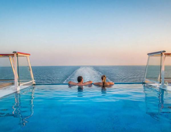 2021年12月，首艘中國籍奢華遊輪來啦！出海跨年，探秘南海