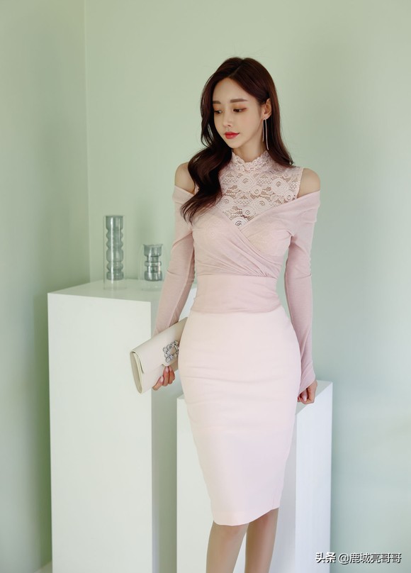 晚春紫羅蘭花田吊領名媛禮裙，珠珠這套美奐絕倫的穿著太美了