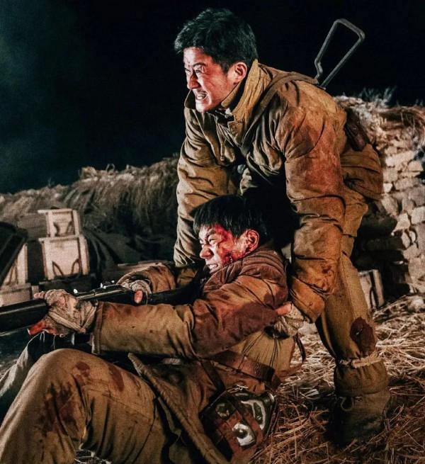 電影《長津湖》裡的伍千里為何不讓伍萬里殺那個美軍戰俘？