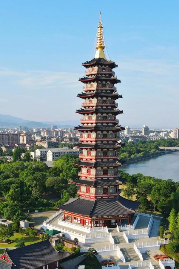 浙江是真的富裕啊！這6圈木欄杆花了360萬，一座塔造價6個億