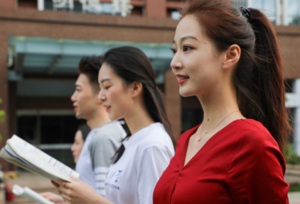 中傳學霸馮琳入職電視臺?自稱沒入職會繼續深造,已被保送復旦 中傳學霸馮琳入職電視臺?自稱沒入職會繼續深造,已被保送復旦