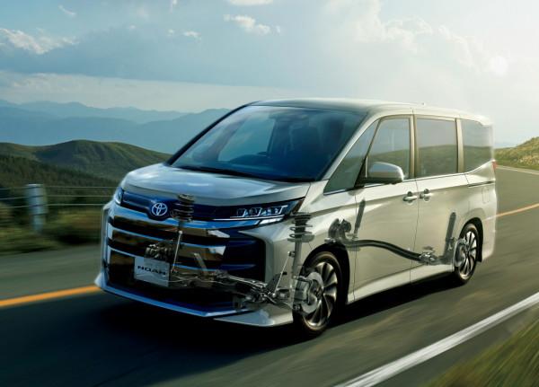 豐田新款MPV Noah官圖釋出，側滑門，7&sol;8座都有，約合人民幣15萬起