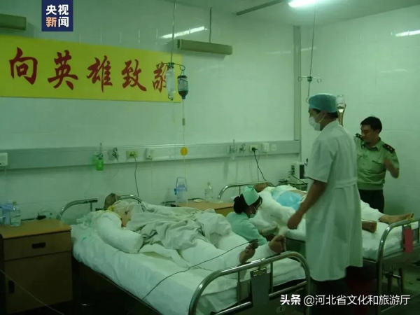 這張敬禮照,令人肅然起敬! 這張敬禮照,令人肅然起敬!